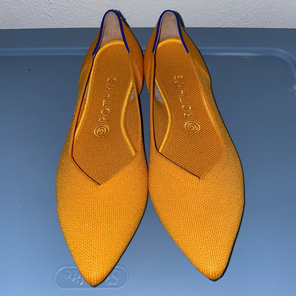 NEVER BEEN WORN Yellow Rothy’s Flats